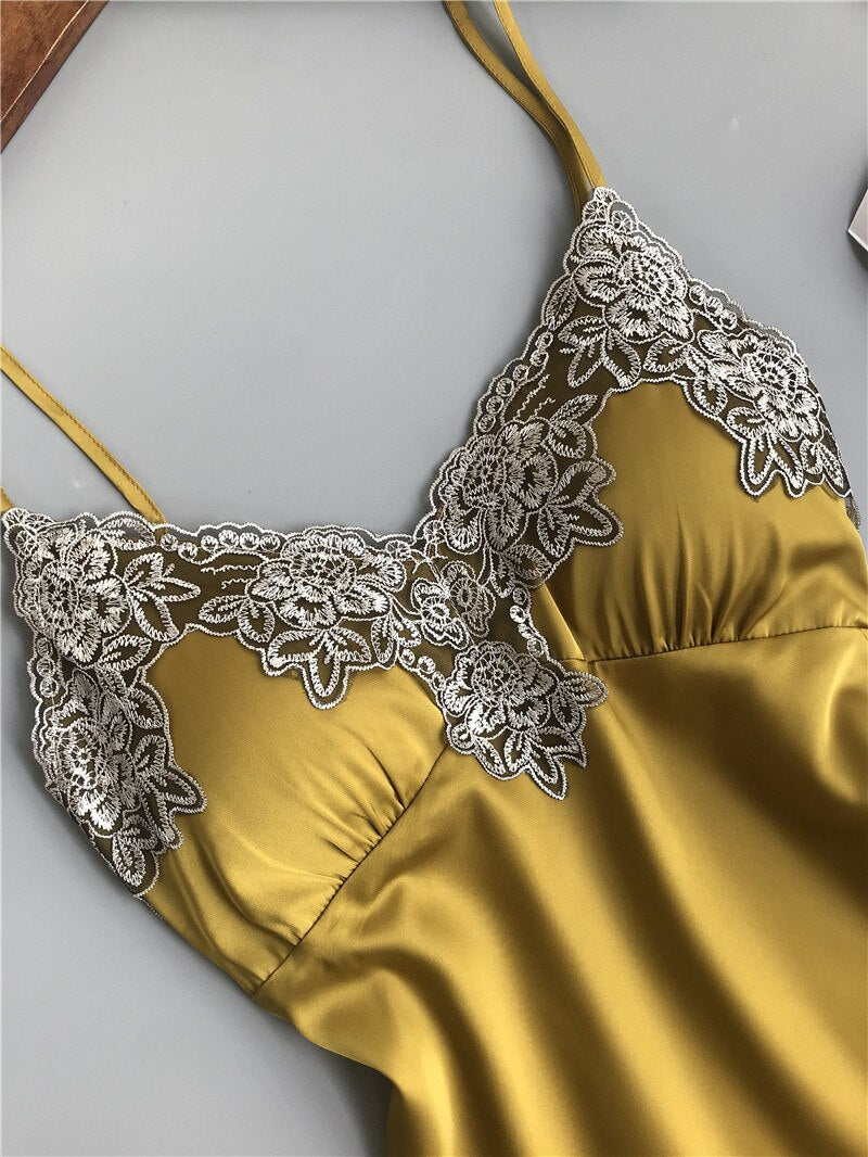 LIMITED EDITION | AUDREY Completino in raso e pizzo Valenciènne - The Trophy Wife